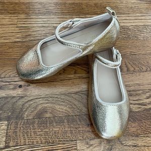 Brand new Zara Mary Jane Girls Flat Shoes Toddler Size 11 Velcro Closure Gold